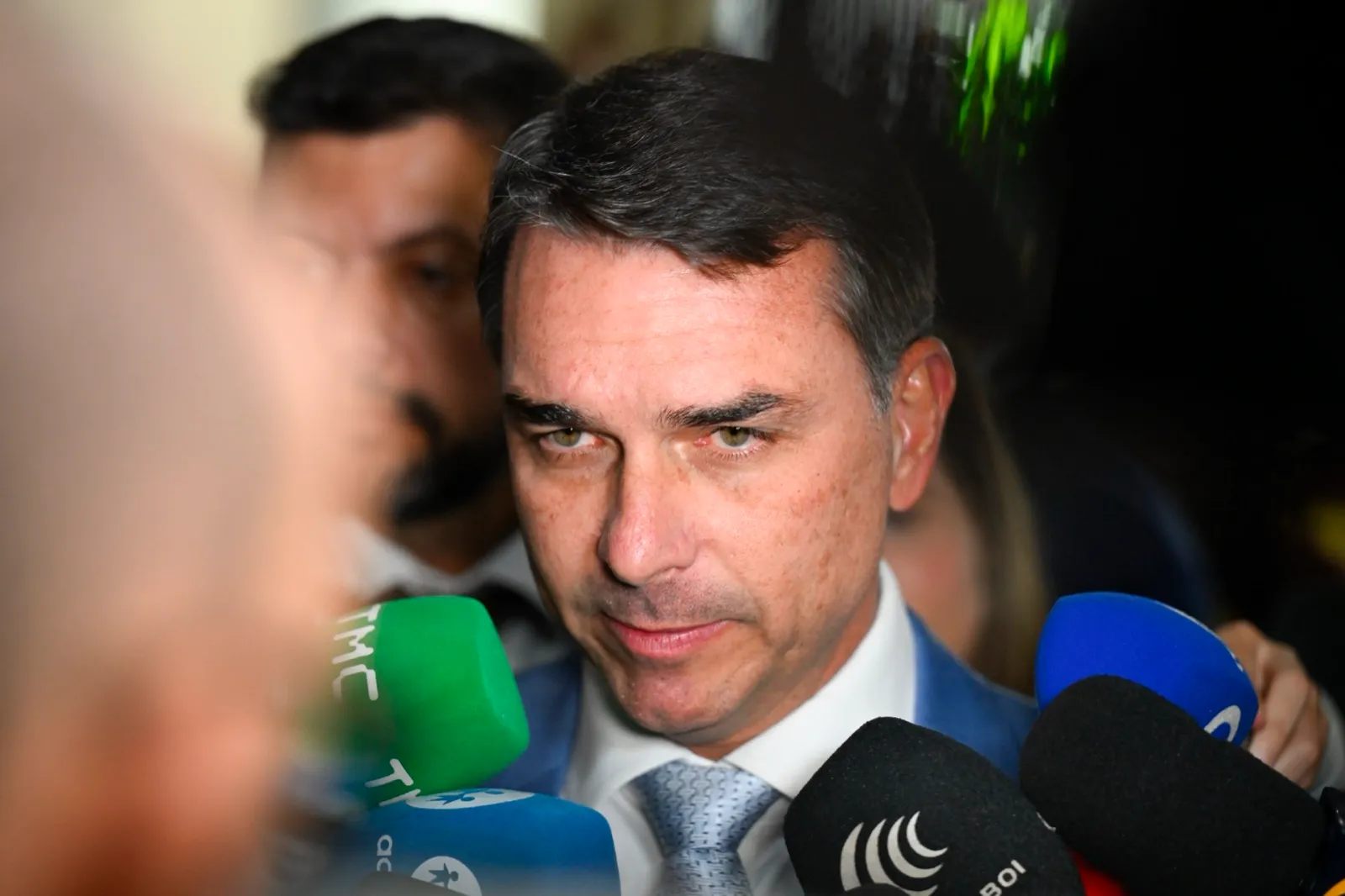 O senador Flávio Bolsonaro (PL-RJ) fala durante entrevista a jornalistas em dependência do Senado Federal.